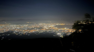 L’escursione facile che vi proponiamo è, più che una vera e propria escursione, una passeggiata sotto le stelle, completamente immersi nella natura e nel cuore del Parco Nazionale del Vesuvio.